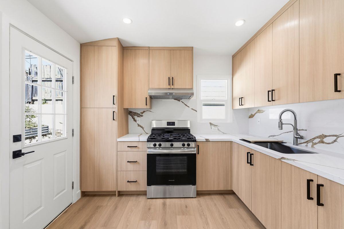 2819 Sycamore Ave - Photo 6 of 28