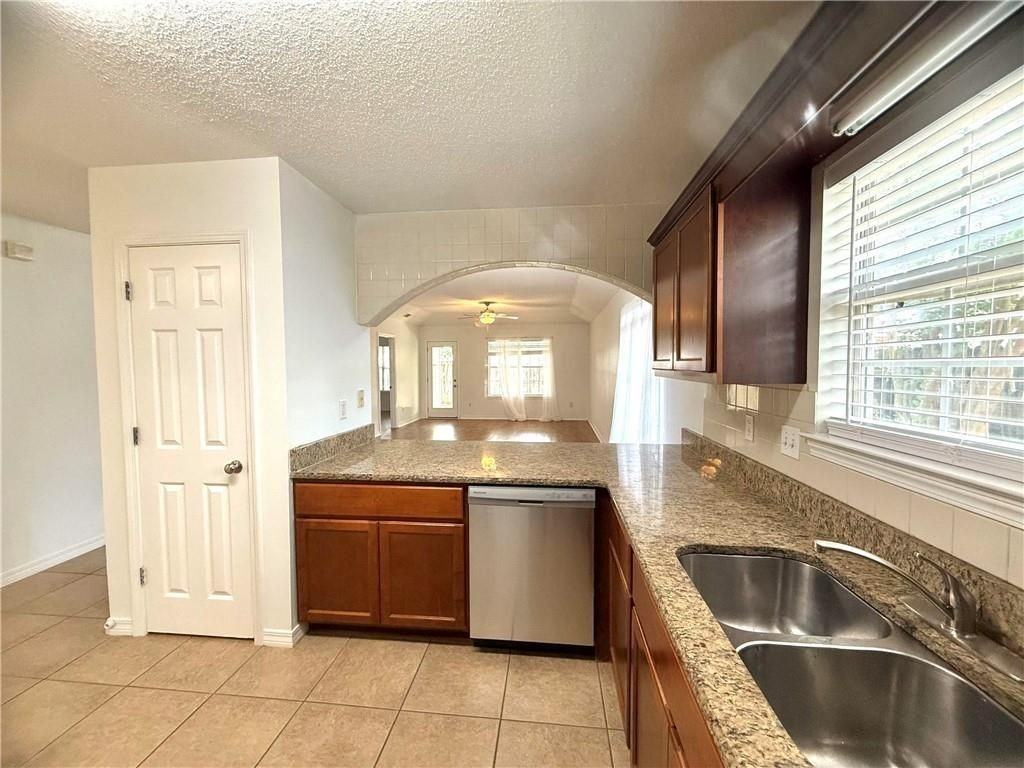 106 Northchase Ct - Photo 3 of 19