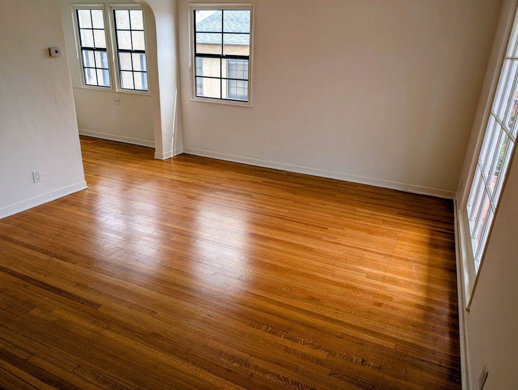 1612 1/2 Glendon Ave - Photo 2 of 6