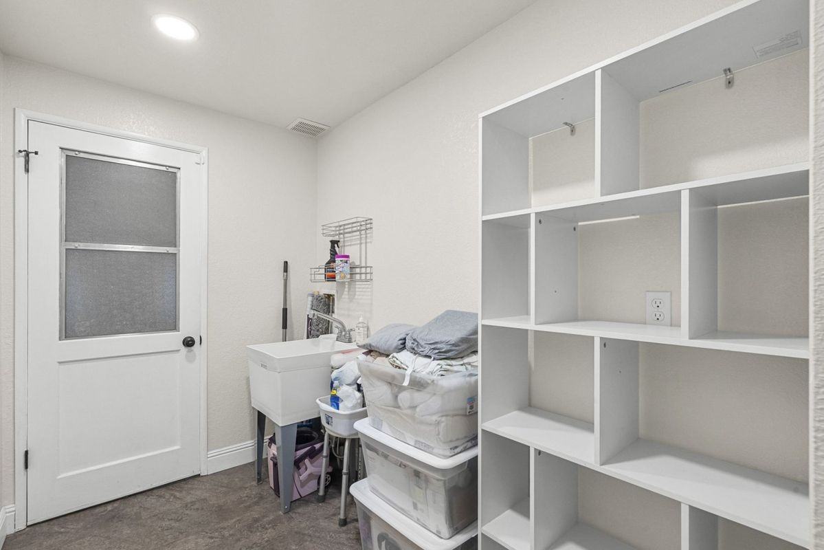 1197 Oriole Rd - Photo 5 of 23