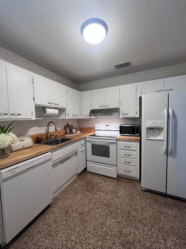 9840 Sw 165th Ter ##0 - Photo 2 of 10