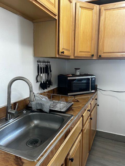 214 Oak St - Photo 4 of 7