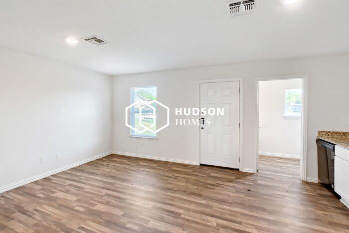 2801 Roanoke Dr #B - Photo 4 of 14