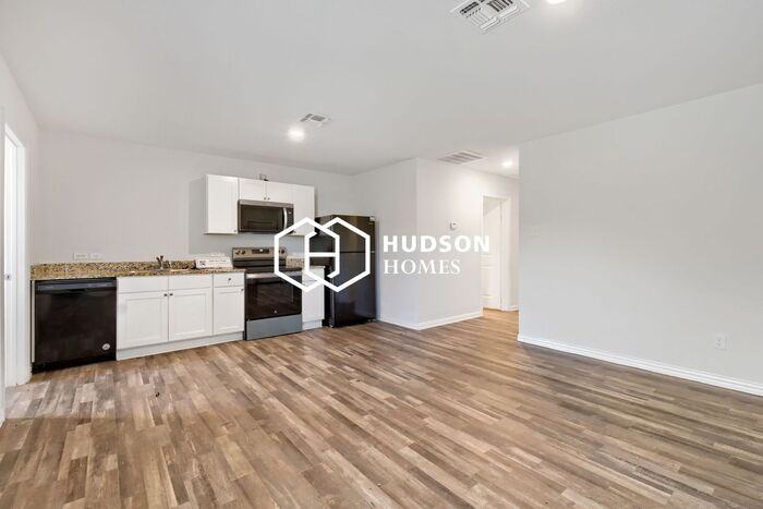 2801 Roanoke Dr #B - Photo 5 of 14