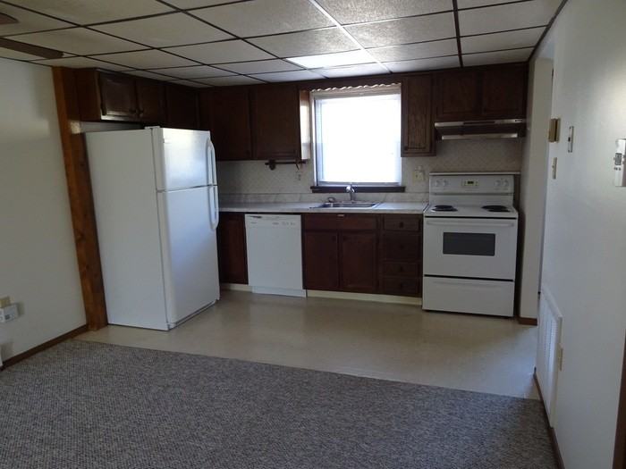 212 Piedmont Dr - Photo 2 of 10