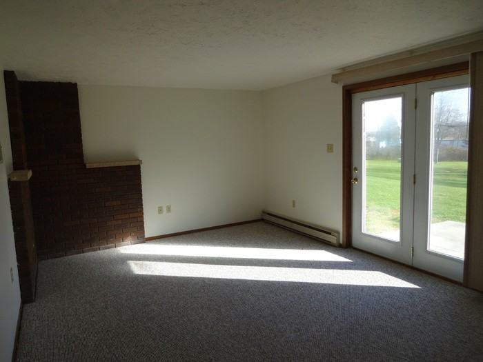 212 Piedmont Dr - Photo 3 of 10