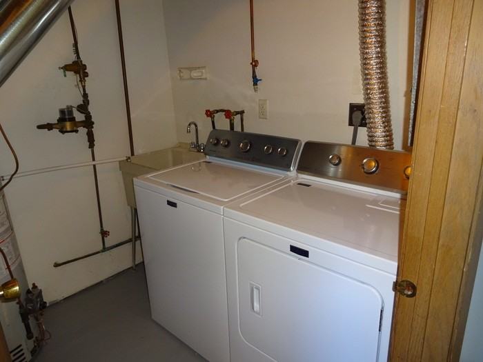 212 Piedmont Dr - Photo 4 of 10