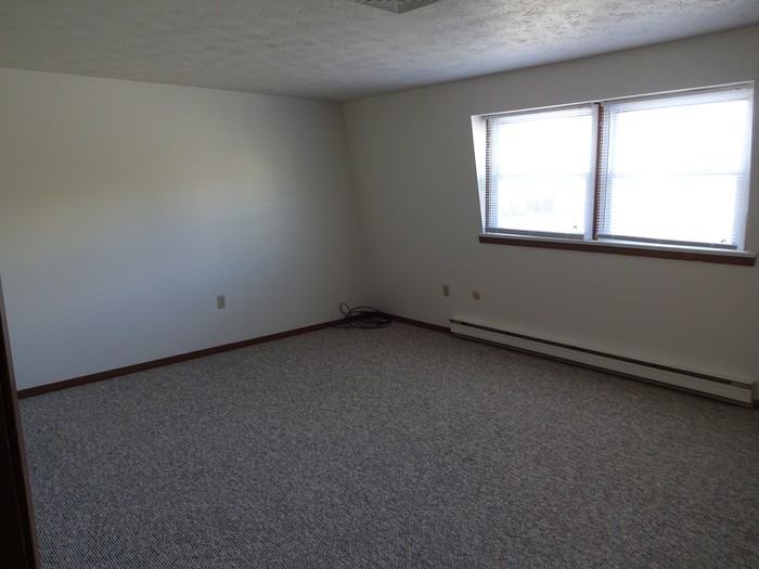 212 Piedmont Dr - Photo 5 of 10