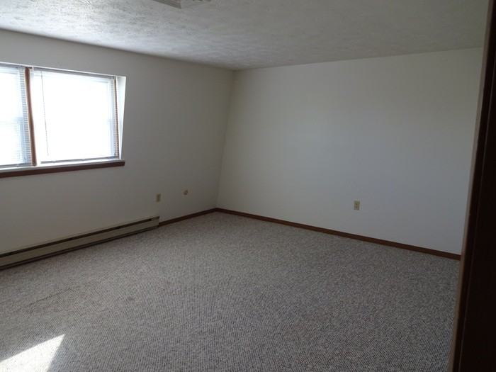 212 Piedmont Dr - Photo 7 of 10