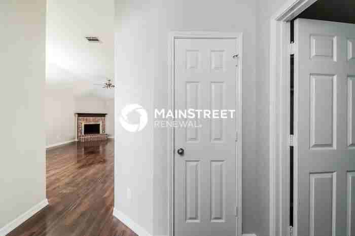 10529 Splitridge Ct - Photo 2 of 16