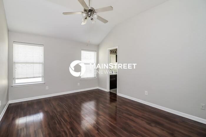 10529 Splitridge Ct - Photo 7 of 16