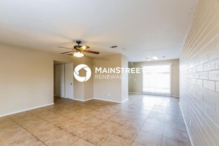 5534 W Weldon Ave - Photo 3 of 16