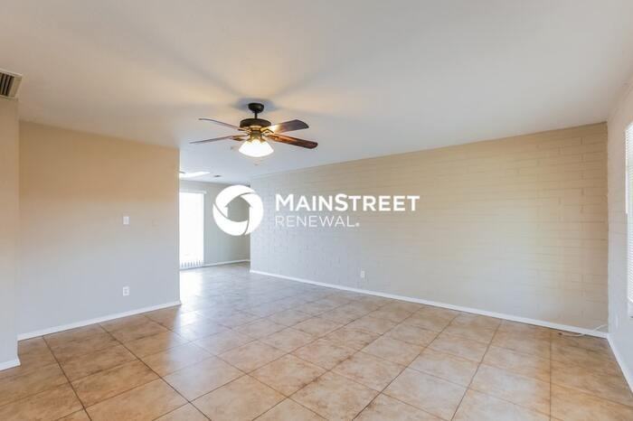 5534 W Weldon Ave - Photo 5 of 16