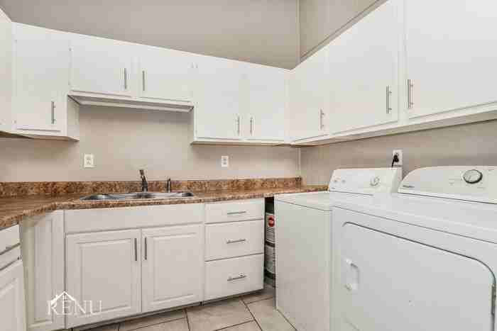 1025 Petway Ave #B - Photo 3 of 18