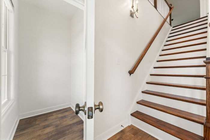 15400 Adelay Ct - Photo 5 of 45