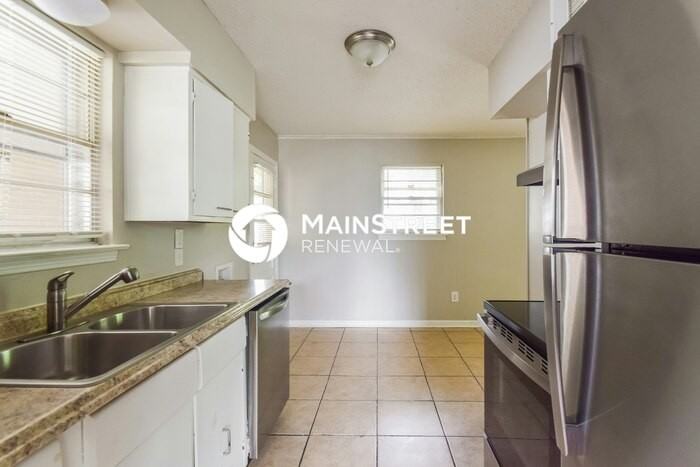 4877 Brentdale Ave - Photo 4 of 17