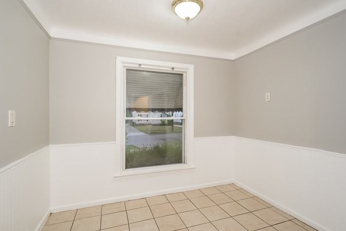 18505 Maple Heights Blvd - Photo 5 of 12