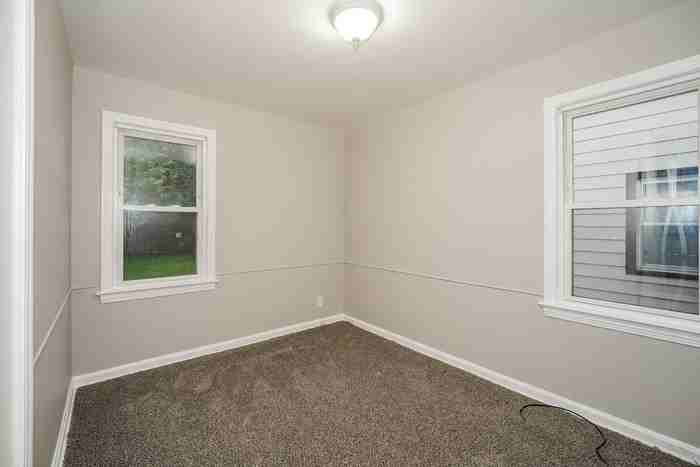 18505 Maple Heights Blvd - Photo 6 of 12