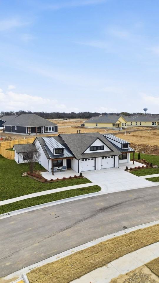 3427 N Ironwood Ave - Photo 3 of 32