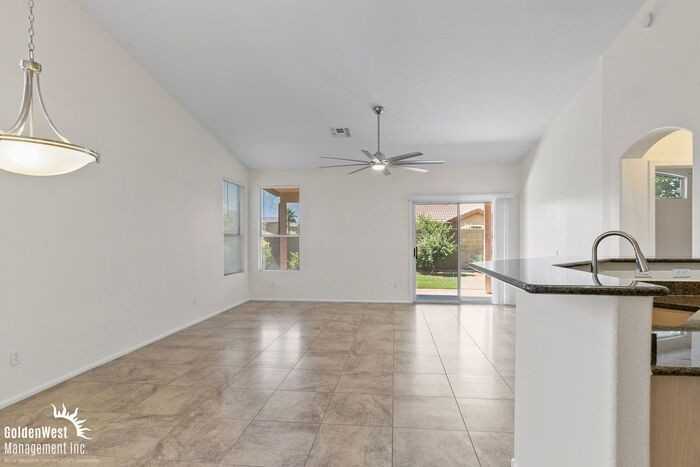 3243 E Wickieup Ln - Photo 5 of 25