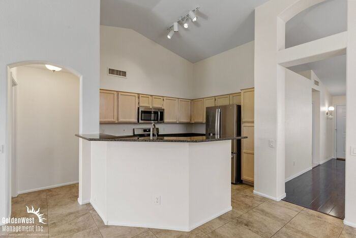 3243 E Wickieup Ln - Photo 7 of 25