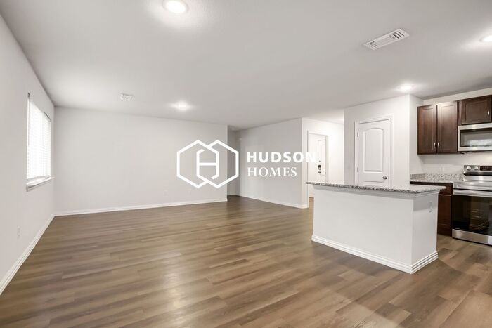 1207 Bruce Dr - Photo 3 of 14