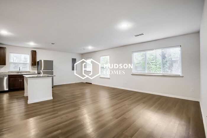 1207 Bruce Dr - Photo 4 of 14