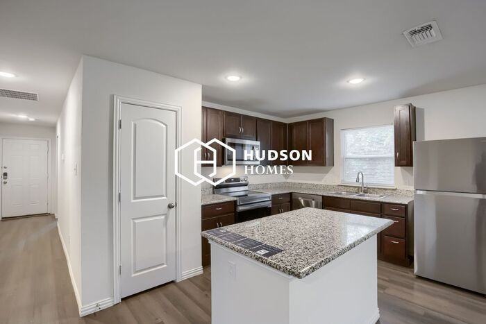 1207 Bruce Dr - Photo 5 of 14