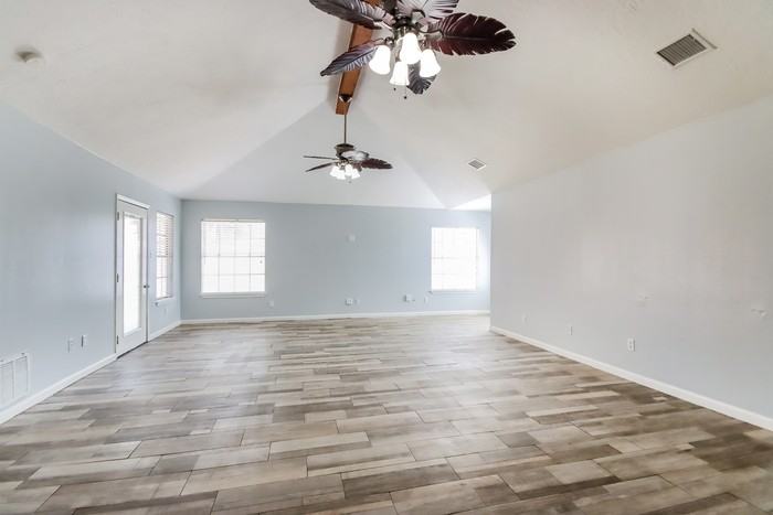 810 Townley St - Photo 2 of 11