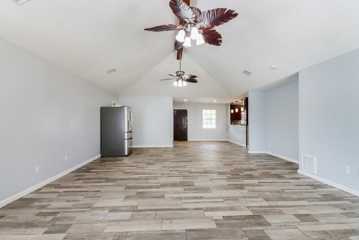 810 Townley St - Photo 3 of 11