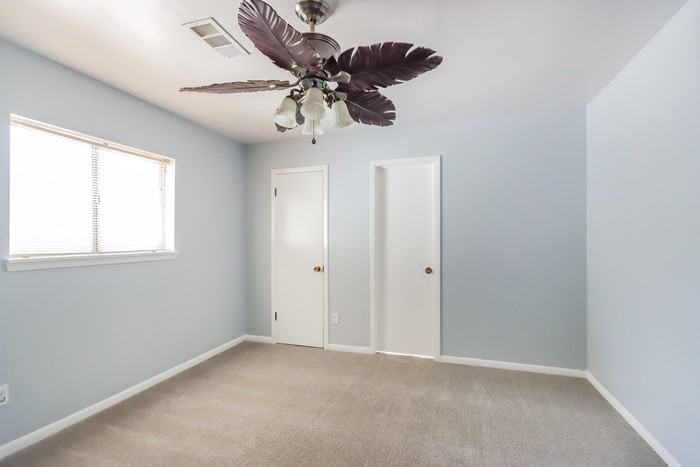 810 Townley St - Photo 7 of 11