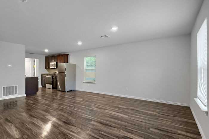 503 Henderson St - Photo 4 of 14