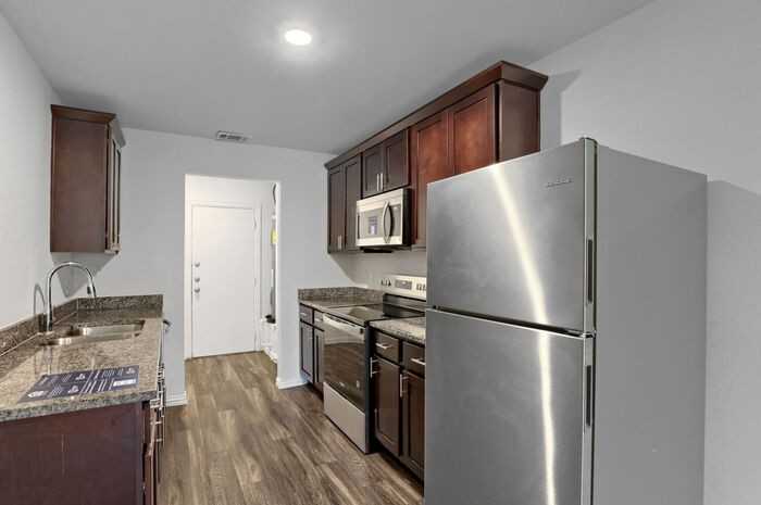 503 Henderson St - Photo 5 of 14