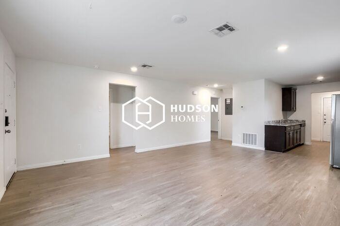 703 S 16th St - Photo 4 of 14