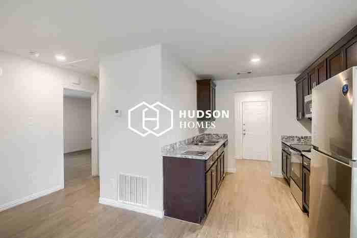 703 S 16th St - Photo 5 of 14