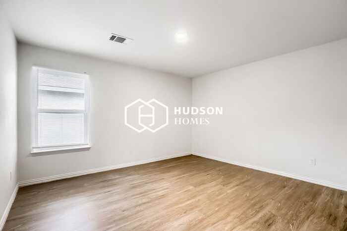 703 S 16th St - Photo 7 of 14