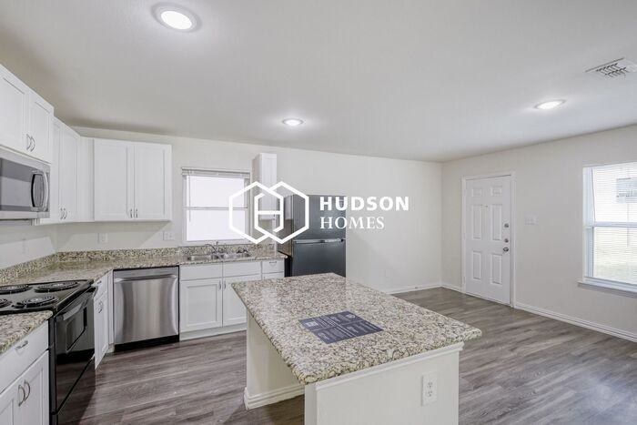 425 E Oakwood St - Photo 6 of 14