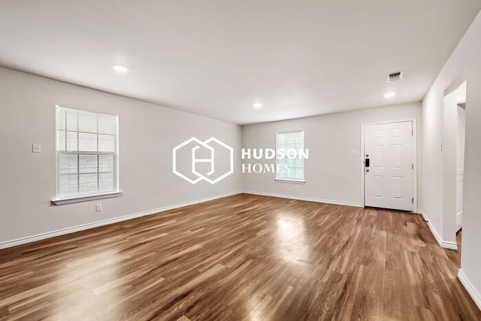 540 W 16th St - Photo 3 of 14