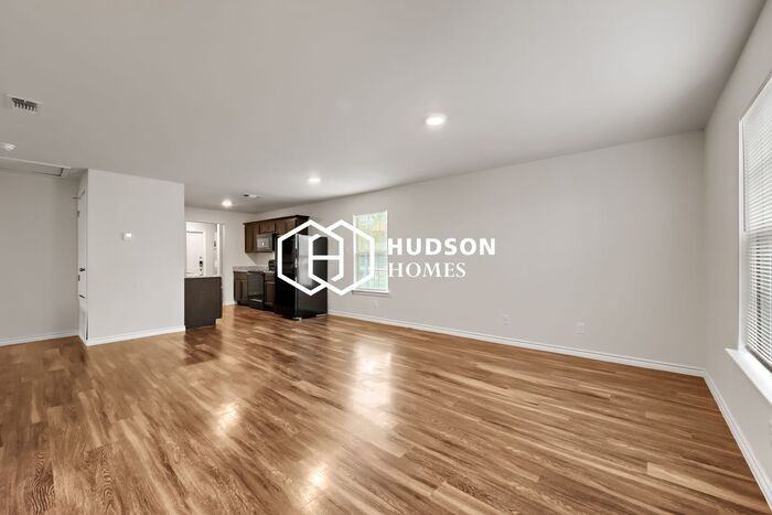 540 W 16th St - Photo 4 of 14