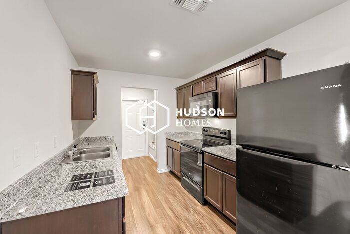 540 W 16th St - Photo 5 of 14