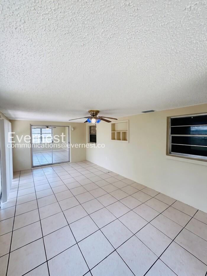 9130 Chatam Ln - Photo 3 of 38