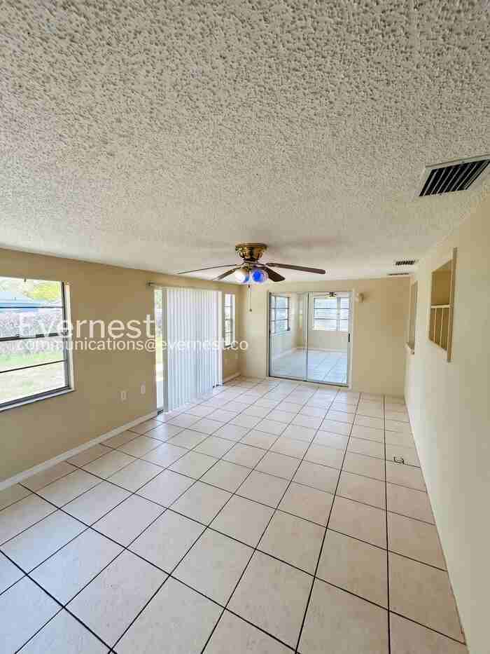 9130 Chatam Ln - Photo 4 of 38