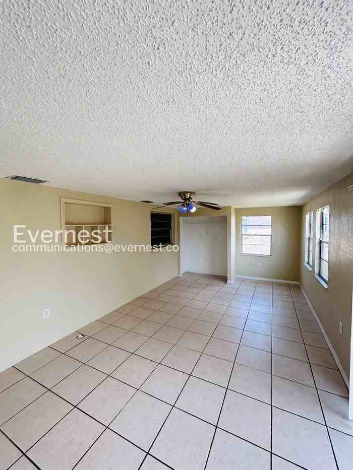 9130 Chatam Ln - Photo 7 of 38