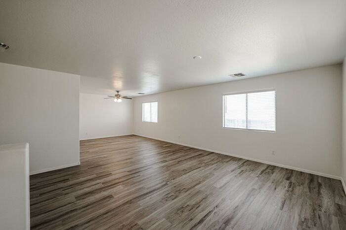 10751 W Coolidge St - Photo 5 of 48