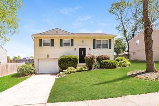 913 N Arapaho St - Photo 1 of 1