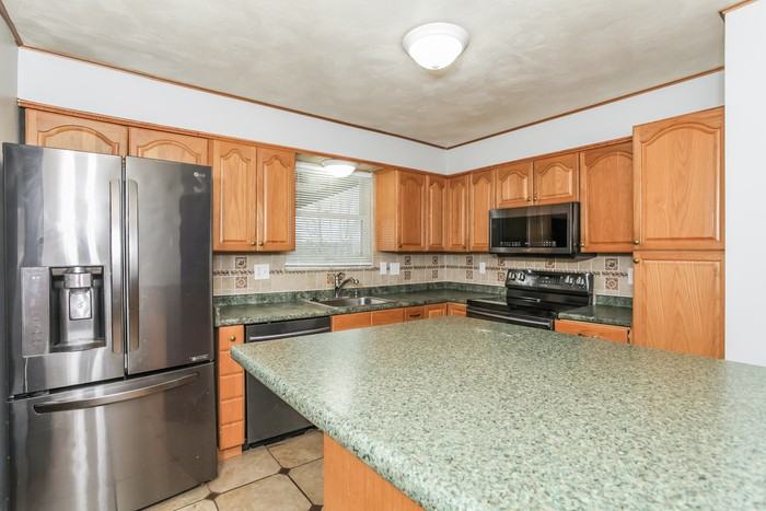 8023 Barret Rd - Photo 4 of 10