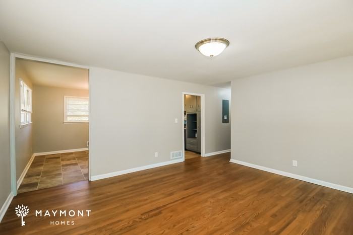 8542 Taylor Rd - Photo 4 of 15