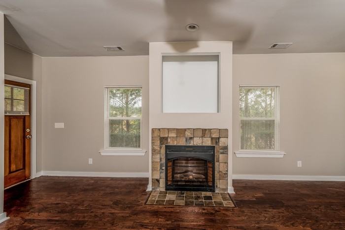 245 Hathaway Ln - Photo 2 of 10