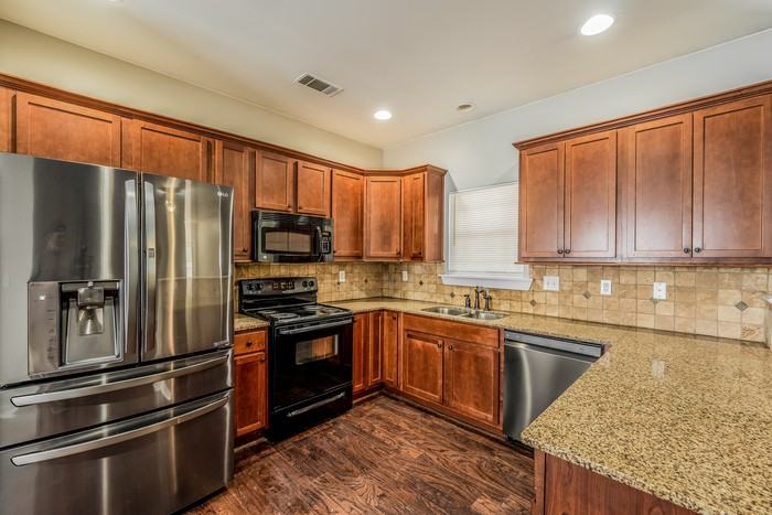 245 Hathaway Ln - Photo 4 of 10