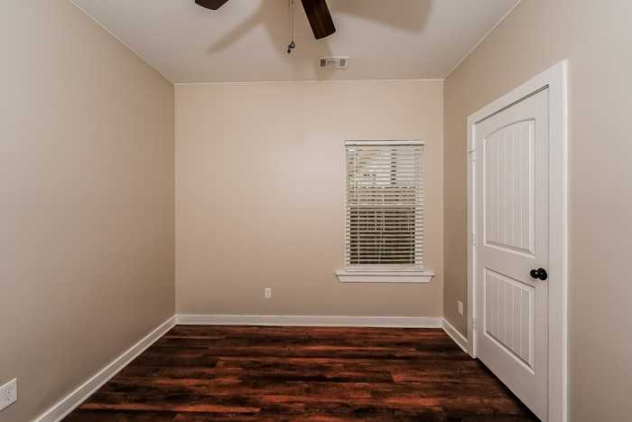 245 Hathaway Ln - Photo 7 of 10